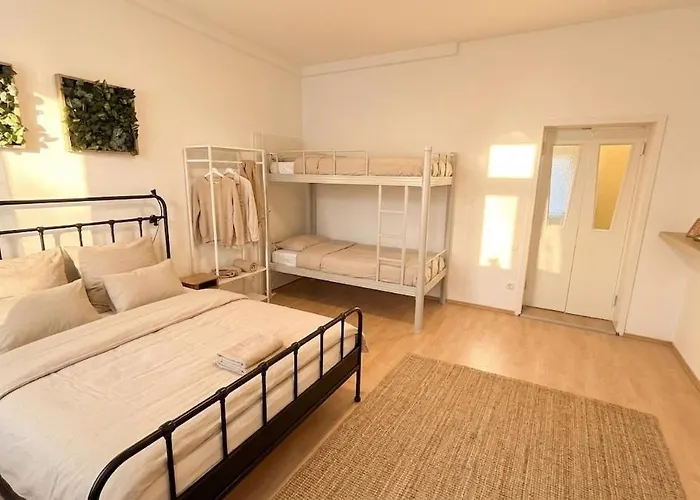 Spacious 2 Bedrooms, 2 Tvs - T10 Apartamento